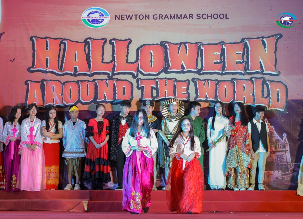 Lễ hội hóa trang Halloween với chủ đề Halloween around the world